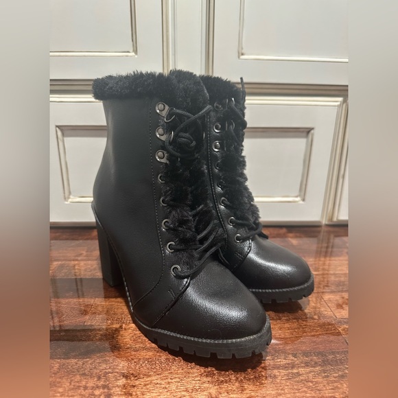 Express Booties Size 7 - Picture 1 of 8